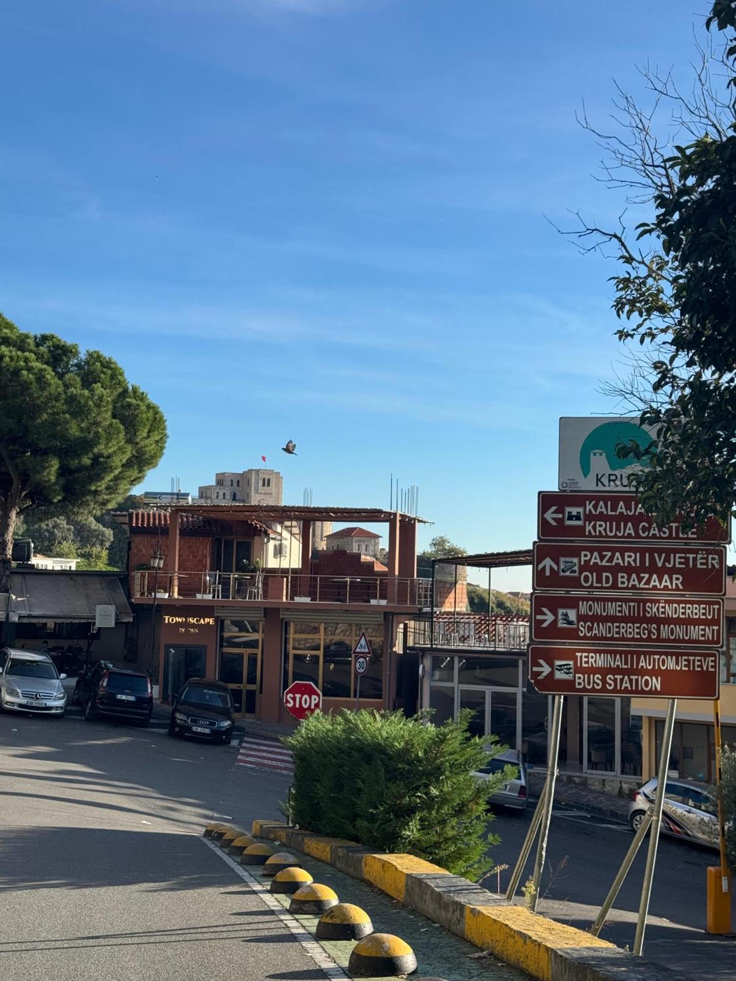 Kruja Townscape Rooms ภายนอก รูปภาพ