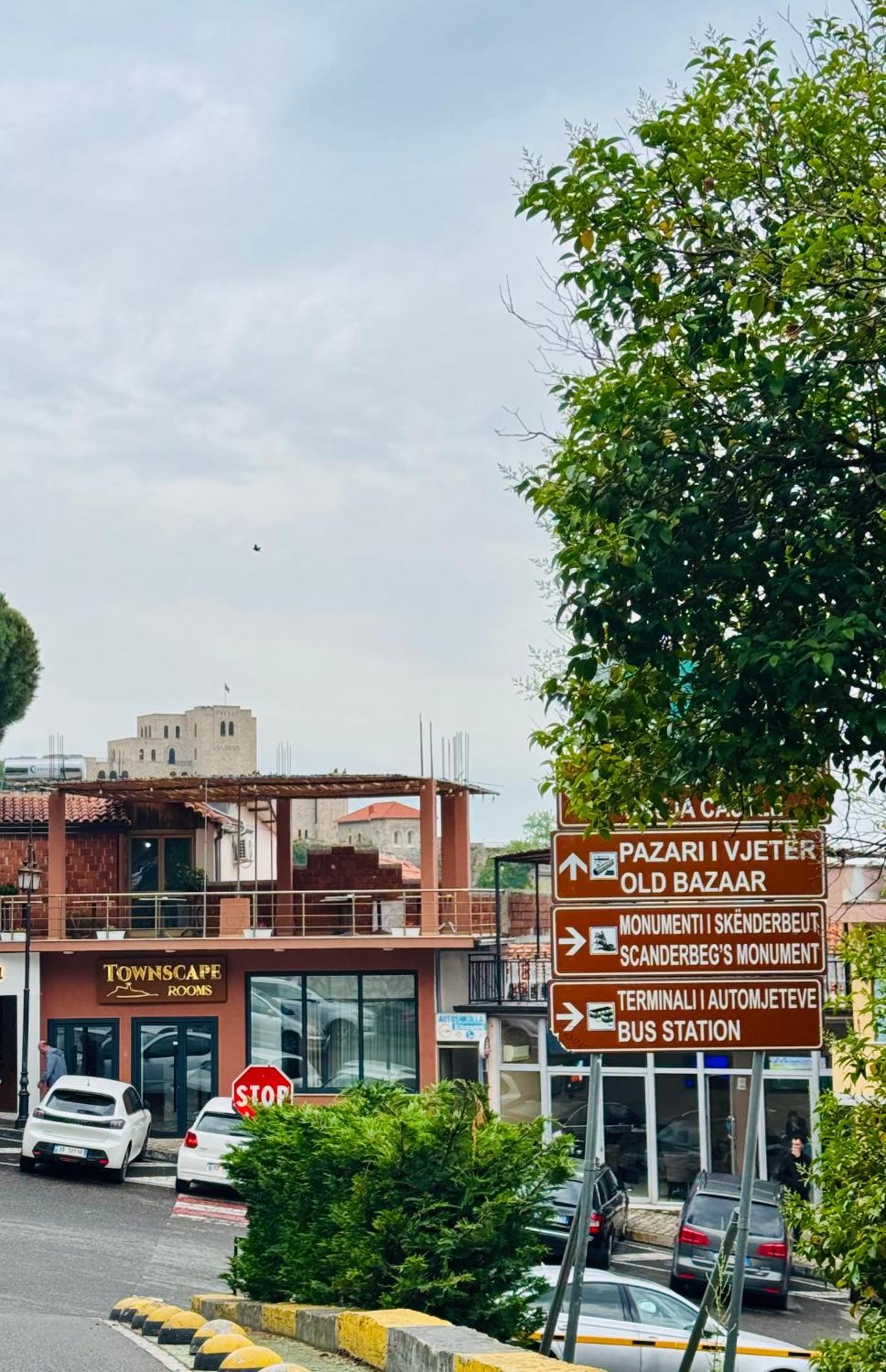 Kruja Townscape Rooms ภายนอก รูปภาพ